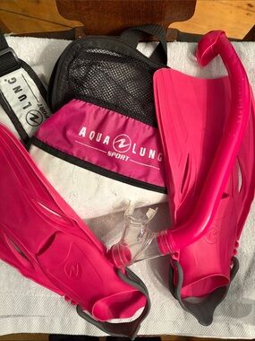 Aqua Lung Sport Kids Pink Swim Fins and Snorkel Set